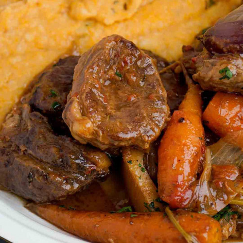 OSSOBUCO AL DISCO CON PURÉ DE PAPA Y CALABAZA