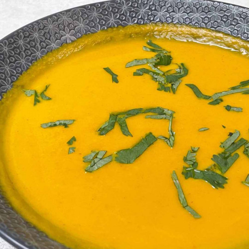 CALDO DE VERDURAS Y SOPA DE ZANAHORIA CON LECHE DE COCO