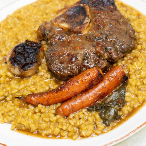 OSSOBUCO CON CREMOSO DE CEBADA