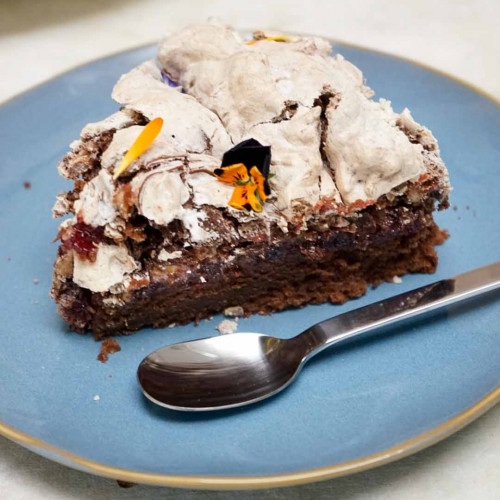 TORTA BROWNIE CON MERENGUE DE AVELLANAS