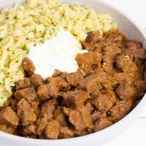 GOULASH CON SPAETZLE