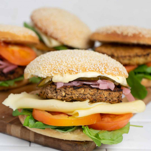 HAMBURGUESA VEGETARIANA CON PAN CASERO