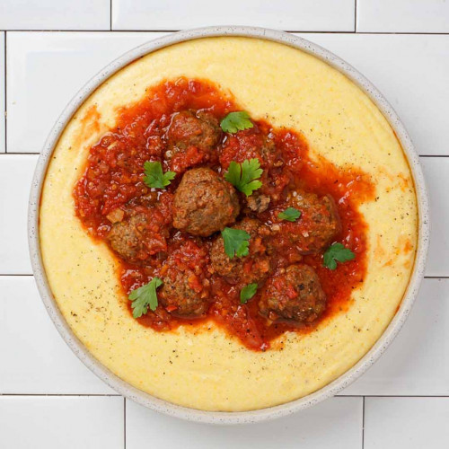 POLENTA CREMOSA CON ALBÓNDIGAS