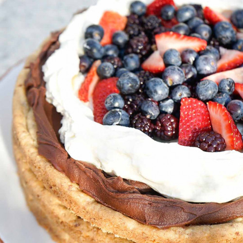 TORTA DE ALMENDRAS, CHOCOLATE Y FRUTOS ROJOS