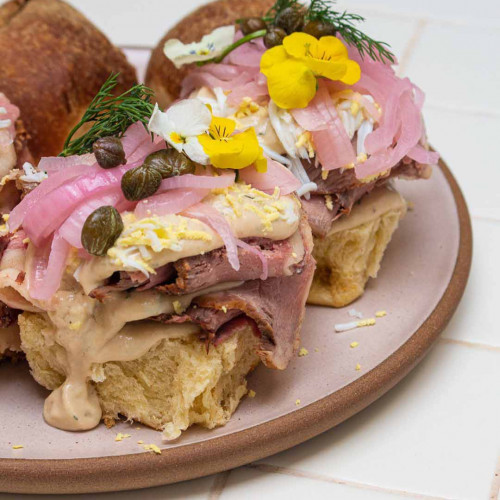 SANDWICH DE VITEL TONÉ CON BERENJENAS AL ESCABECHE