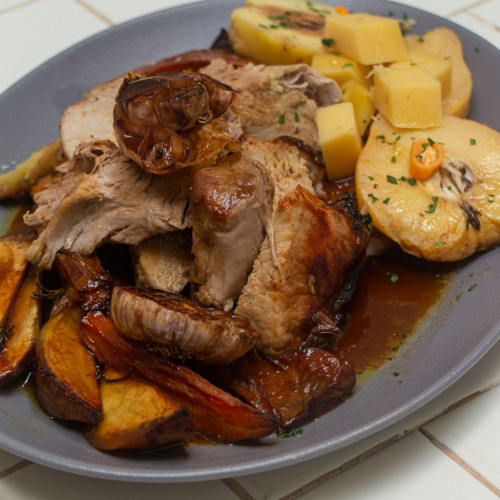 CARRE DE CERDO AL HORNO CON BATATAS