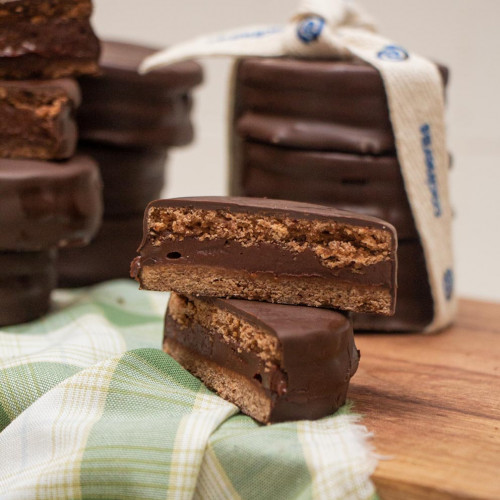 ALFAJOR DE MOUSSE DE CHOCOLATE AL CONAC Y MANDARINA