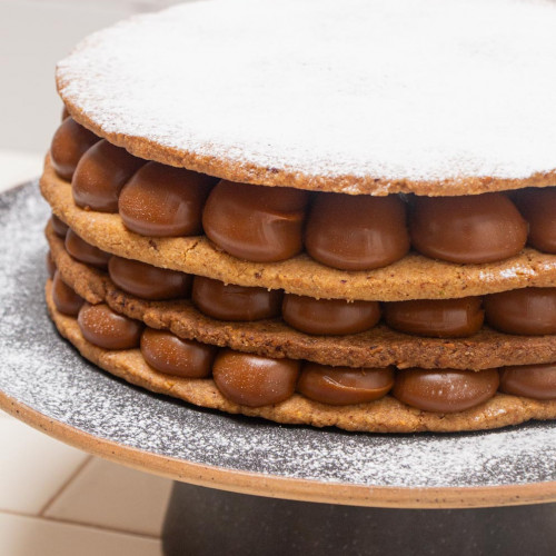 TORTA DE NUEZ, MANZANA Y DULCE DE LECHE