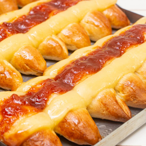 FACTURAS CON CREMA PASTELERA Y MEMBRILLO