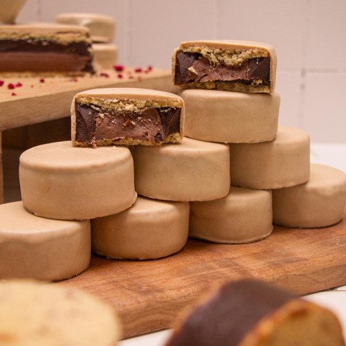 ALFAJORES DE AVELLANAS, CHOCOLATE Y CAFÉ