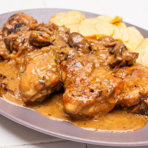 POLLO AL CHAMPIGNON CON PAPAS ESPAÑOLAS AL PEREJIL