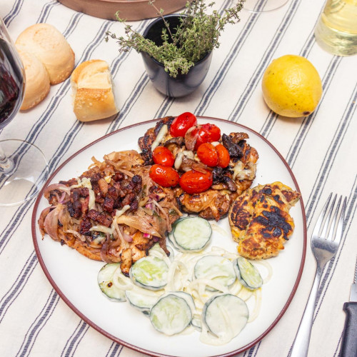 PATA MUSLO CON CUBIERTA, TORREJAS DE CHOCLO Y ENSALADA