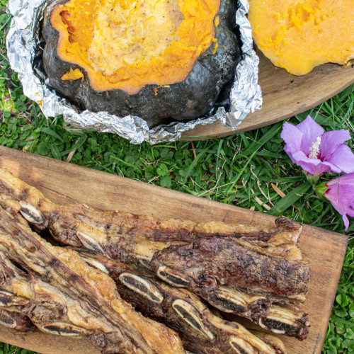 ASADO BANDERITA  CON CRIOLLA Y CHIMICHURRI CON ZAPALLO RELLENO A LA PARRILLA