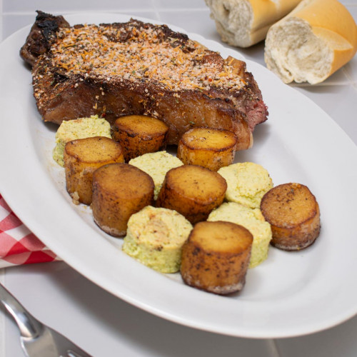 BIFE AGUJA CON FLAN DE ZUCCHINI Y PAPAS CORCHO