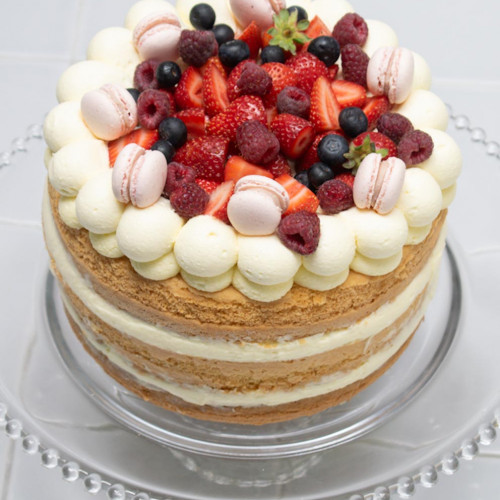 TORTA DE DULCE DE LECHE, CREMA Y FRUTILLAS