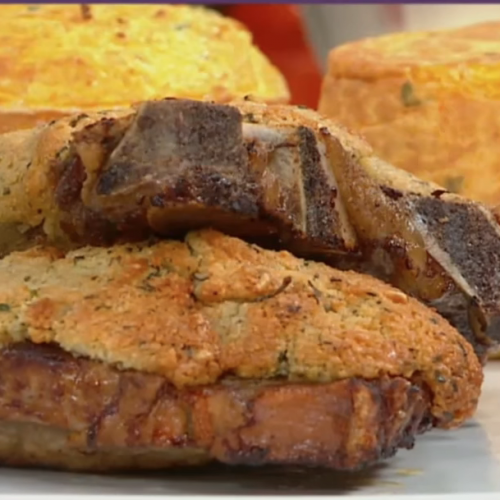 Bife con costras de hierbas y volcán de zanahorias