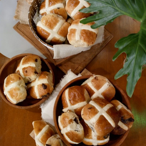 Hot cross buns