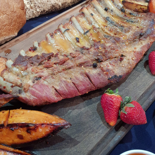 Pechito de cerdo con miel y camotes