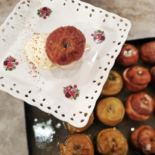 Manzanas al horno con helado