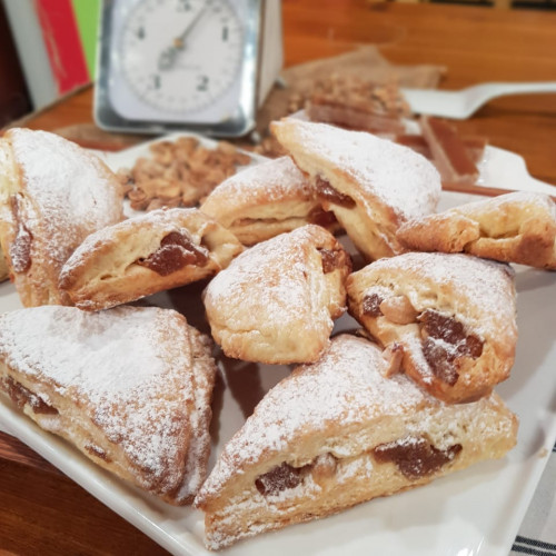 Scones de maní y membrillo