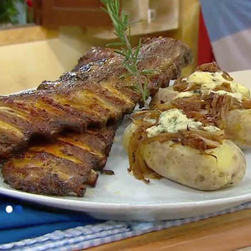 Ribs de cerdo laqueadas con papas rellenas a la crema