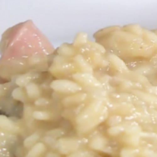 Risotto con hongos y salchichas