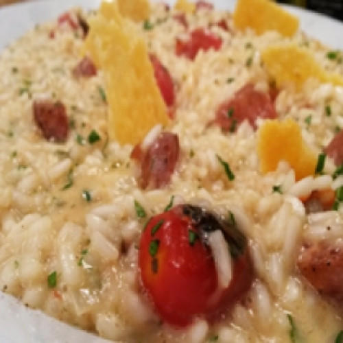 Risotto de salchicha parrillera y cherrys