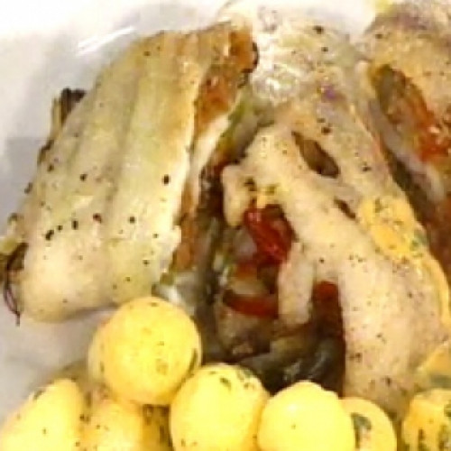 Rolls de pescados con salsa roja