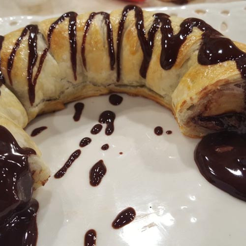 Rosca de bananas, chocolate y avellanas