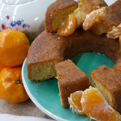 Rosca húmeda de mandarinas con crema chantilly