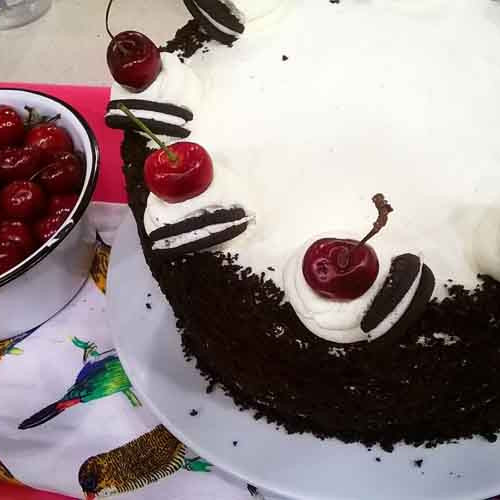 Selva negra con galletitas de chocolate rellenas