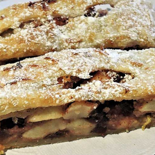 Strudel de arándanos aromatizados con canela y limón