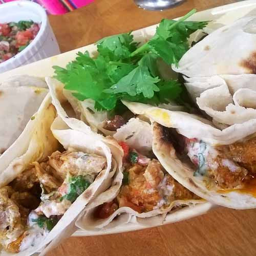 Tacos de cerdo con pico de gallo y salsa fresca de yogur