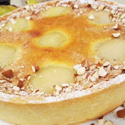 Tarta cremosa de peras en almíbar