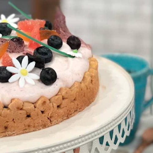 Tarta de aránandos y nubes de pomelo