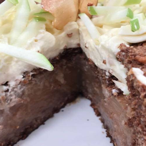 Tarta de avena y manzana con crema de chocolate blanco