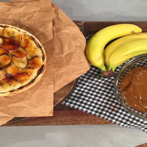 Tarta de crema, dulce de leche y bananas gratinadas