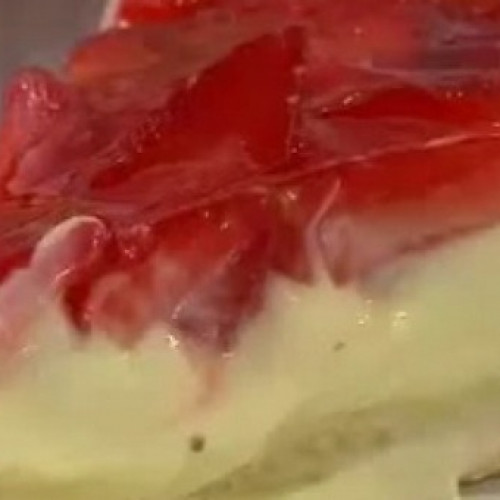 Tarta de frutillas con crema en 5 pasos.