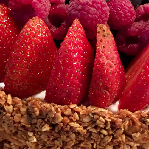 Tarta de granola, yogurt y frutas