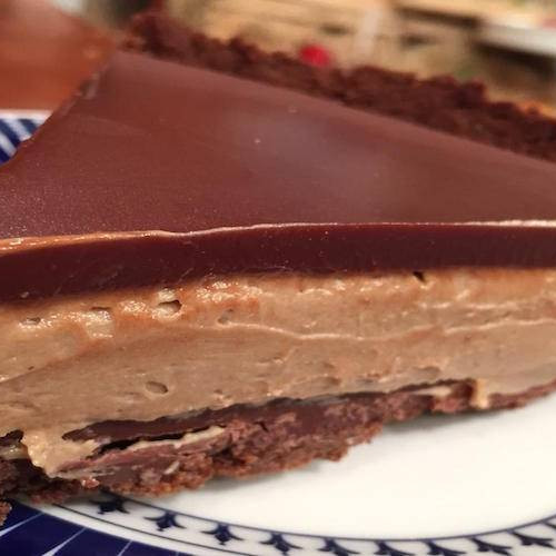 Tarta de maní con chocolate