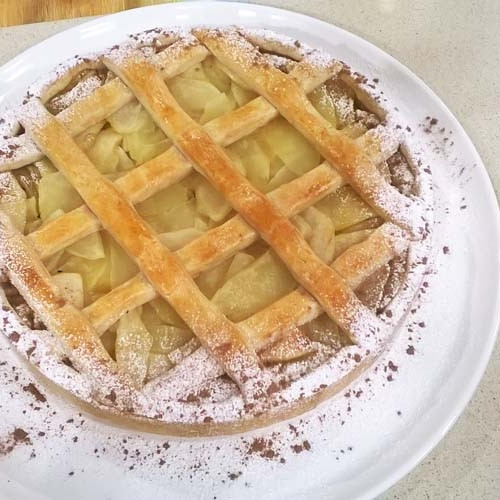 Tartafrola de manzanas con pasas de uva