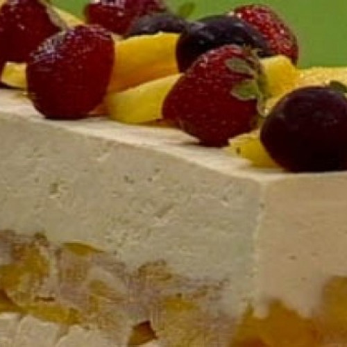 Tentador semifreddo de durazno y queso crema