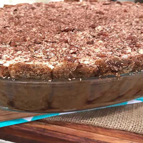 Tiramisú de avellanas en fuente