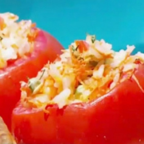 Tomates rellenos navideños