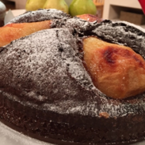 Torta chocoperas con almíbar