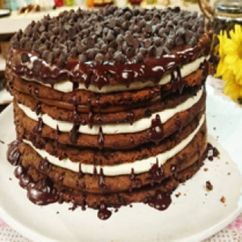 Torta cookies rellena con crema y dulce de leche