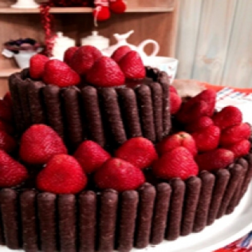 Torta de chocolate y frutillas