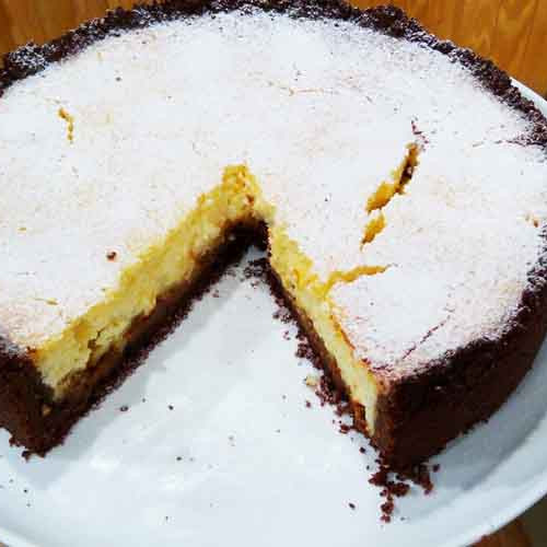 Torta de ricota y dulce de leche en masa de chcocolate