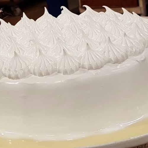 Torta latina de 3 leches con merengue al microondas