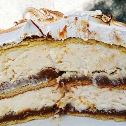 Torta merengón helada de dulce de leche